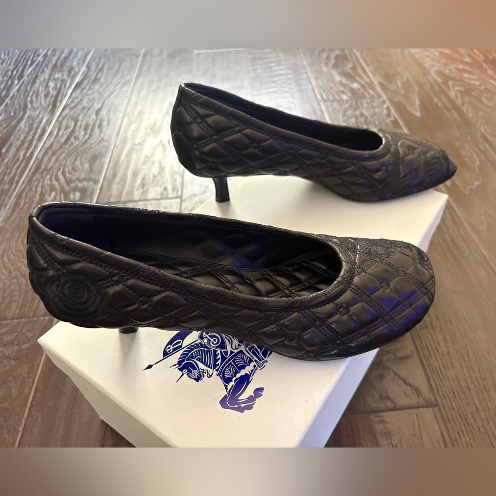Burberry Black Quilted Kitten Heel Pumps size 37 (new w/box) - Picture 5 of 9